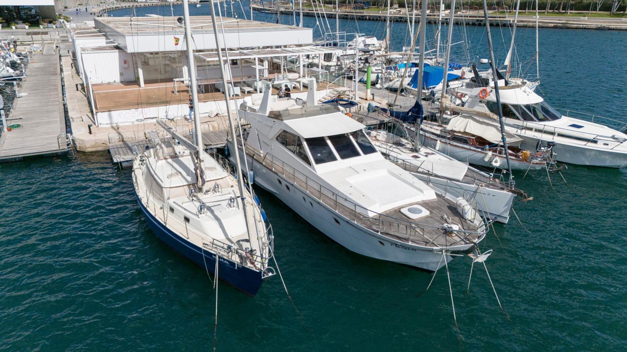 Botel Noche Insolita En Yate De 16m A 2 Minutos De La Playa *