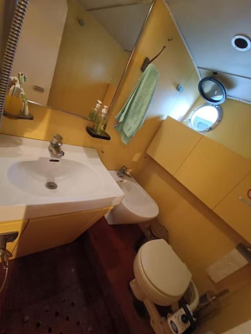 Noche Insolita En Yate De 16m A 2 Minutos De La Playa Hotel na wodzie *