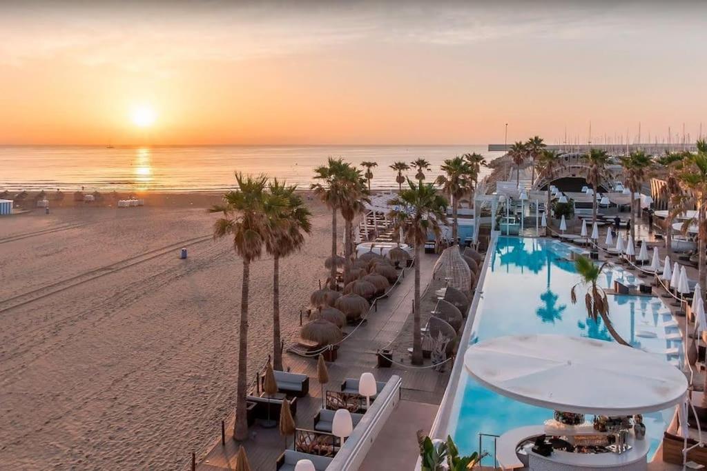 Noche Insolita En Yate De 16m A 2 Minutos De La Playa Walencja