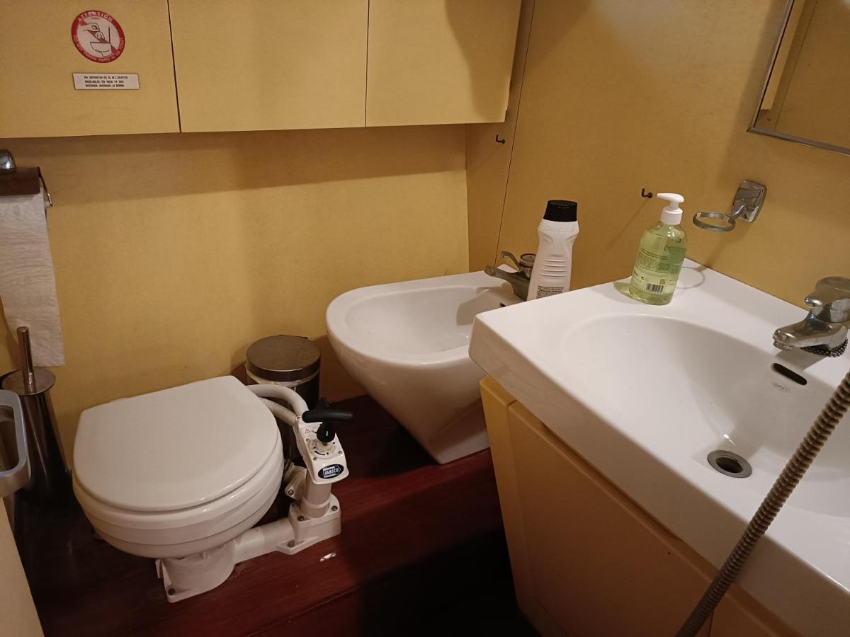 Hotel na wodzie Noche Insolita En Yate De 16m A 2 Minutos De La Playa Walencja